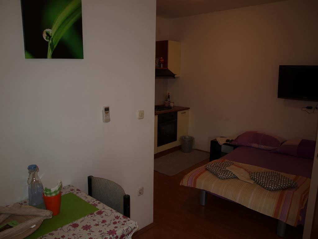 Apartment Luna Плоче Екстериор снимка